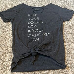 5/$20 ❤️𝙑𝙙𝙖𝙮 𝙘𝙡𝙤𝙨𝙚𝙩 𝙨𝙖𝙡𝙚 Workout tee
